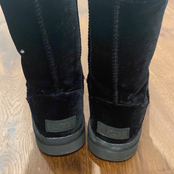 Auth black velvet uggs - Picture 2 of 5